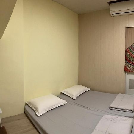 Back To Real Hostel T'ai-tung Dış mekan fotoğraf